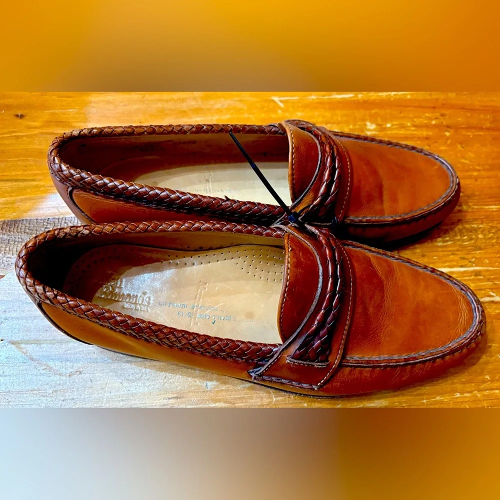 Allen Edmonds Tan Leather Slip-Ons. Sharp woven brown leather slip ons.‎ Size: 9